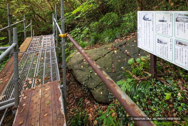 篠島の弁財採石場跡