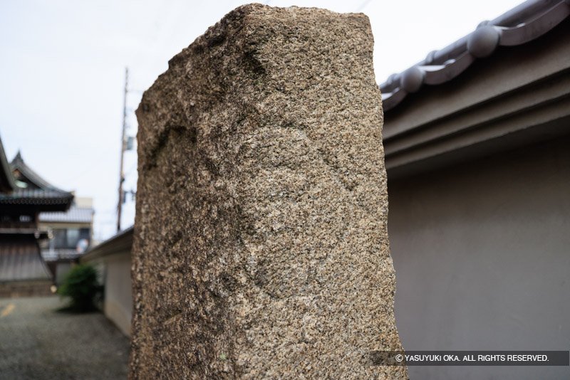 尼崎の寺町にある残念石