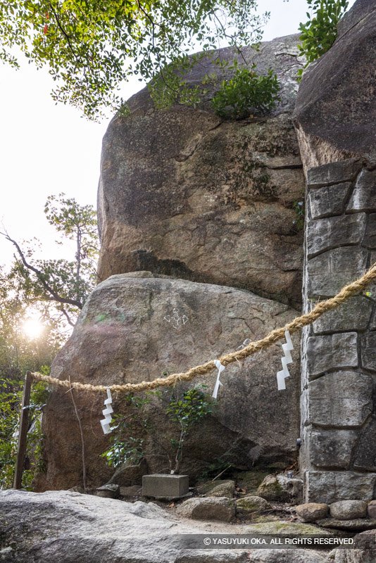 越木岩神社の御神体『甑岩』に残る刻印