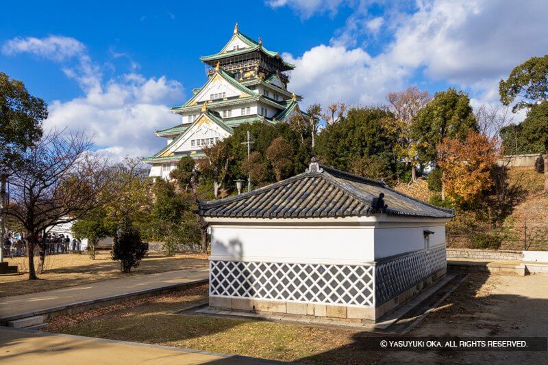 大阪城天守閣と金蔵